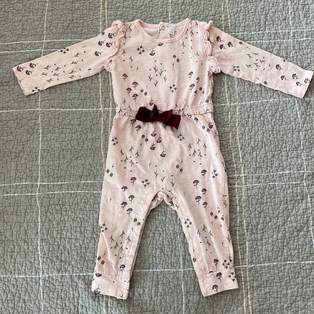 ✨4/$20✨ Petit Lem pink floral cotton onesie (12 months)